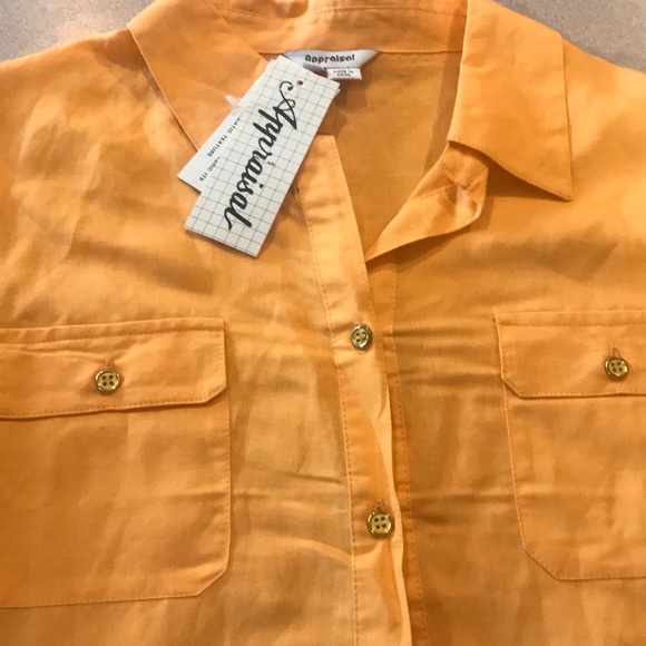 Button down - Picture 3 of 3